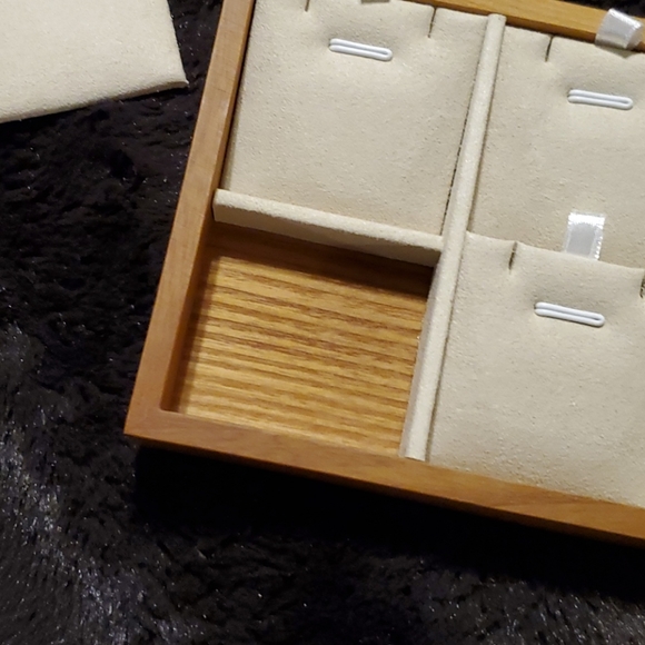 NWT- Oirlv * Solid Wood Jewelry Organizer - Picture 5 of 6